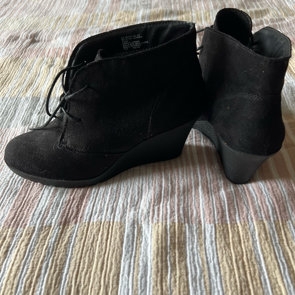 Size 10 black booty